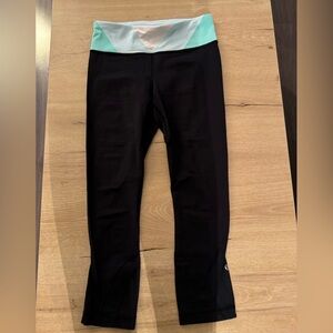 lululemon cropped athletic leggings. Black with turquoise upper. Size 4